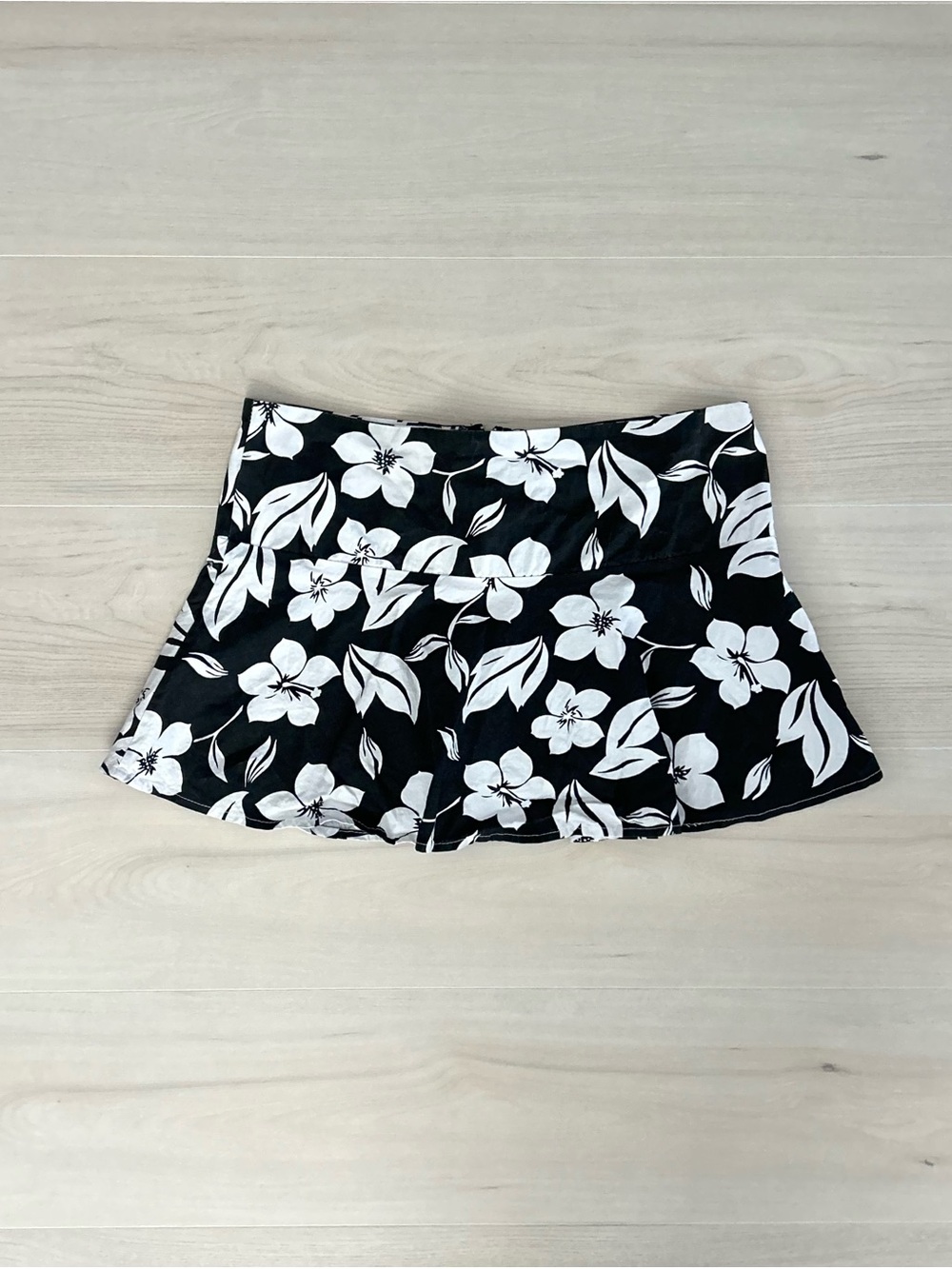 love me kiss me floral pleated mini skirt